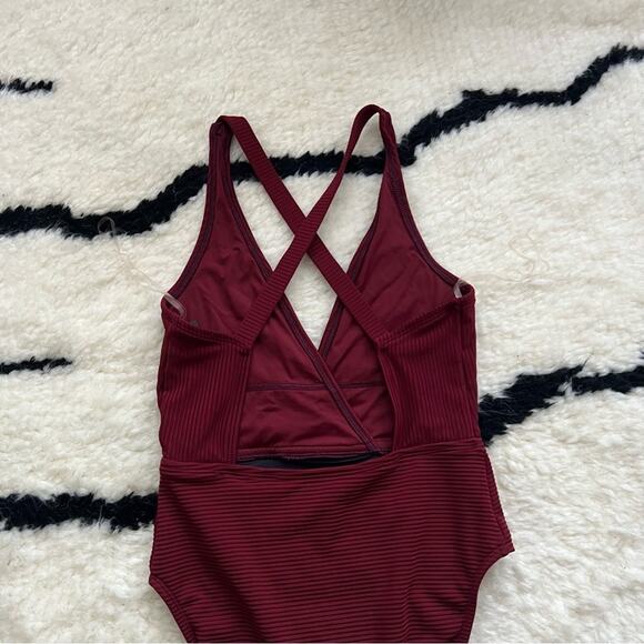 La Blanca Crimson Red Ribbed Cross Back One Piece Swimsuit - Picture 7 of 7